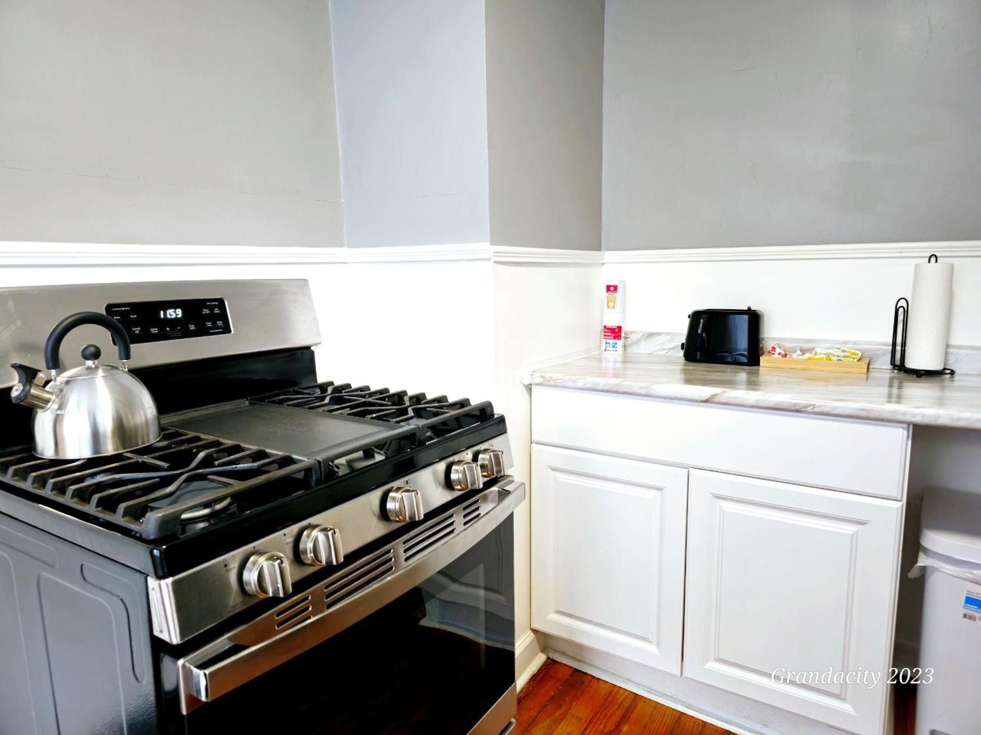 Villa Lovely! Near Cleve Clinic/Uh/Cwru/Dwntwn W/Porch Cleveland Exterior foto
